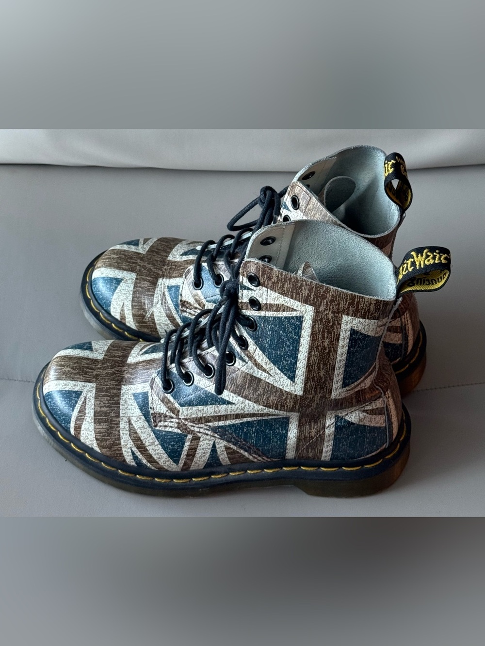 Dr. Martens Union Jack 8-Eye Combat Boots UK Flag Distressed Print Women’s US 6 - Picture 6 of 7